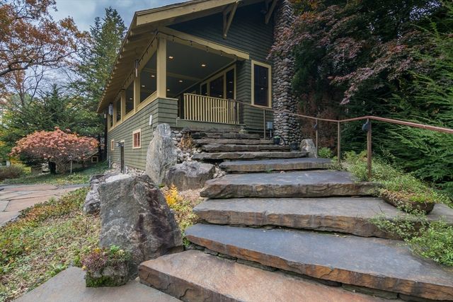 9 Harkness Rd, Pelham, MA 01002