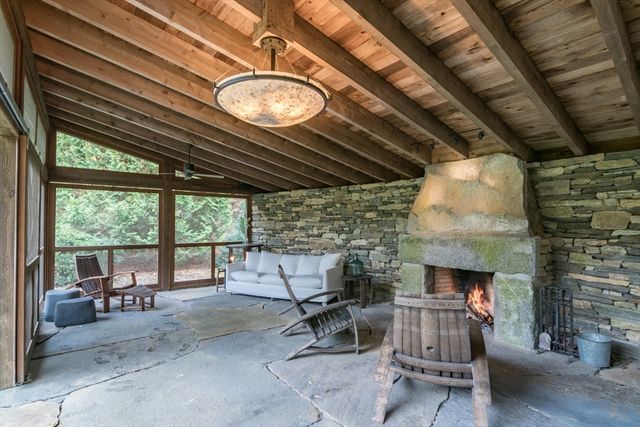 9 Harkness Rd, Pelham, MA 01002