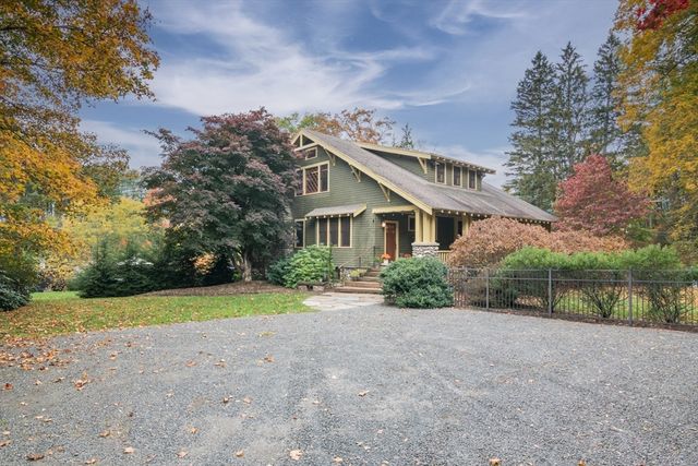 9 Harkness Rd, Pelham, MA 01002