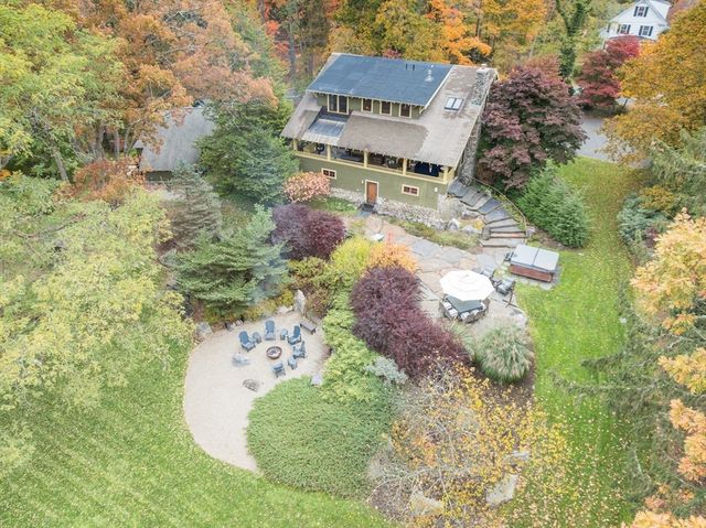 9 Harkness Rd, Pelham, MA 01002