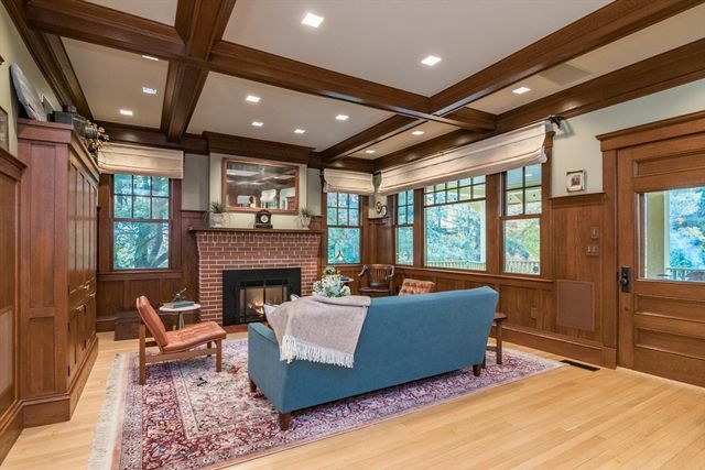 9 Harkness Rd, Pelham, MA 01002