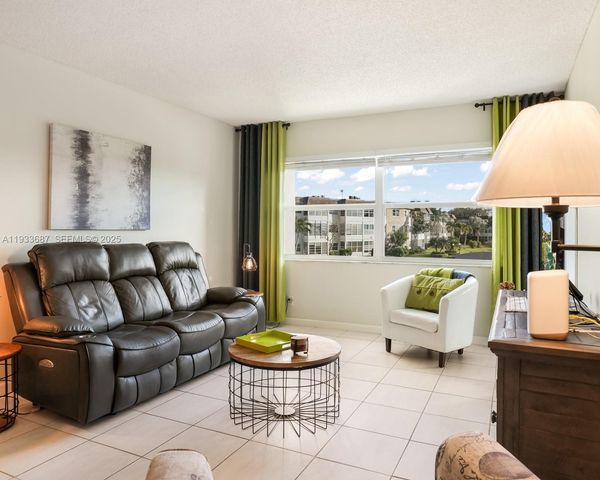 4706 NW 36th St 507, Lauderdale Lakes, FL 33319