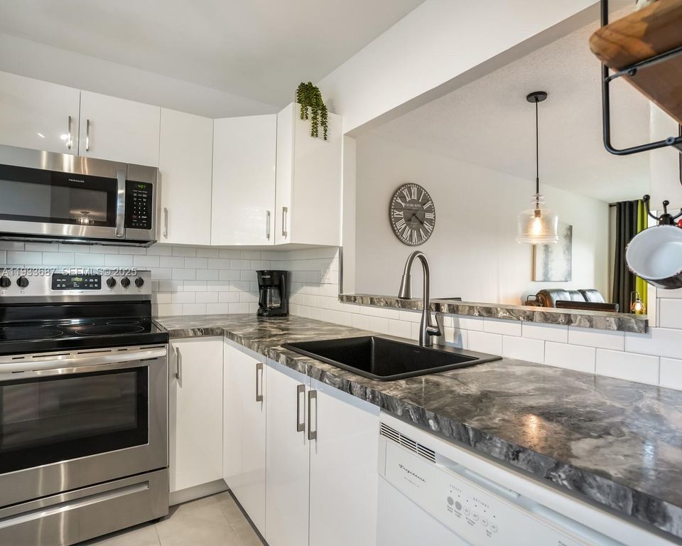 4706 NW 36th St 507, Lauderdale Lakes, FL 33319