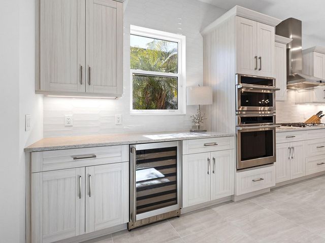 8043 WATERBEND TRAIL, Sarasota, FL 34240