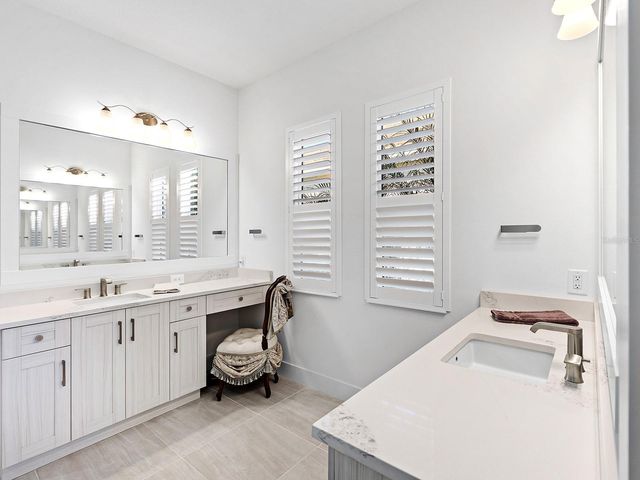 8043 WATERBEND TRAIL, Sarasota, FL 34240