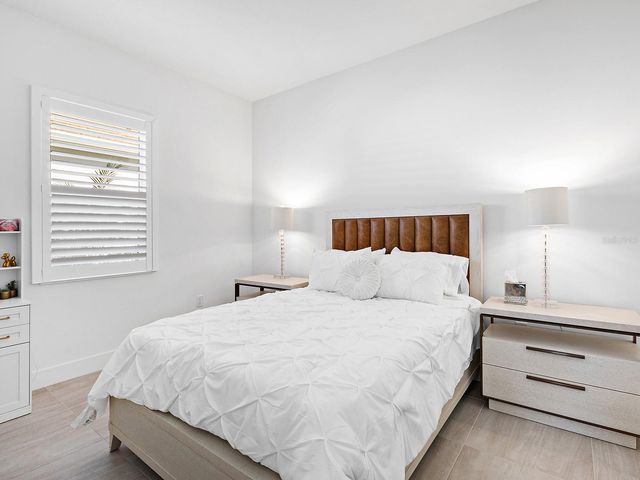 8043 WATERBEND TRAIL, Sarasota, FL 34240