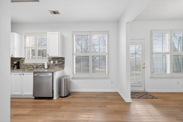 6364 Shoreview Circle, Flowery Branch, GA 30542