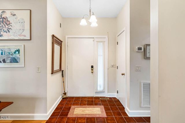 4 Wellesley Place, Chapel Hill, NC 27517