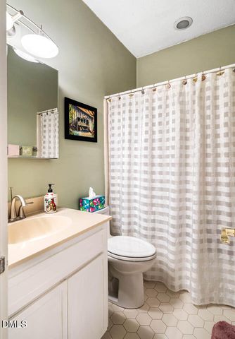 4 Wellesley Place, Chapel Hill, NC 27517