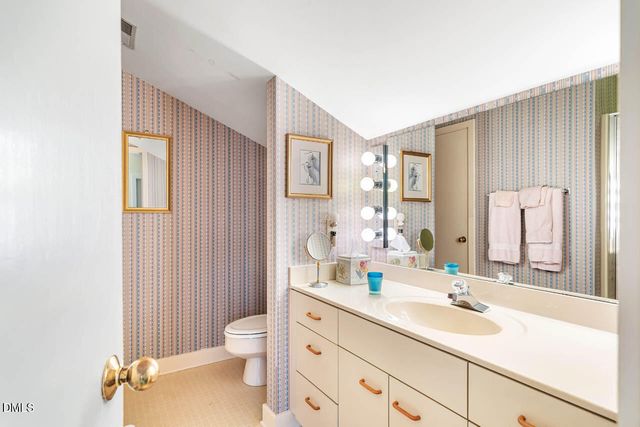 4 Wellesley Place, Chapel Hill, NC 27517