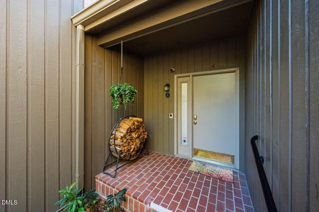 4 Wellesley Place, Chapel Hill, NC 27517