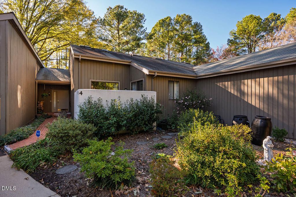 4 Wellesley Place, Chapel Hill, NC 27517