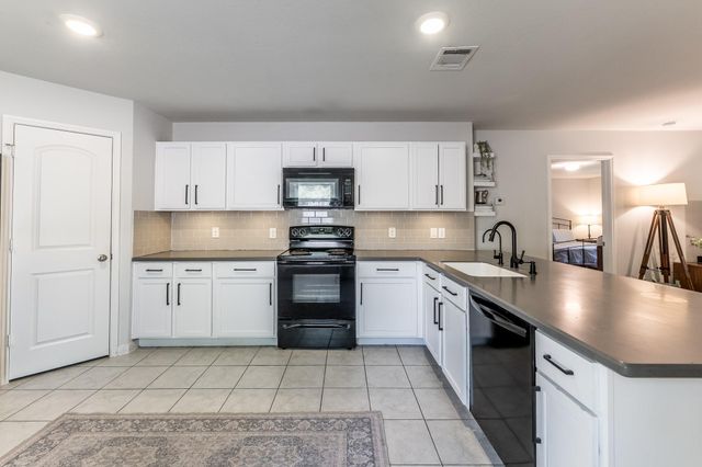 28605 Cedar Court, Huntsville, TX 77340