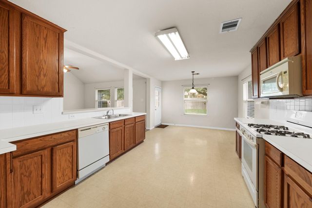 3808 Parry Court, Pearland, TX 77584