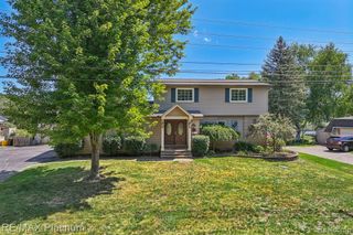 881 Bogie Lake Road, White Lake, MI 48383