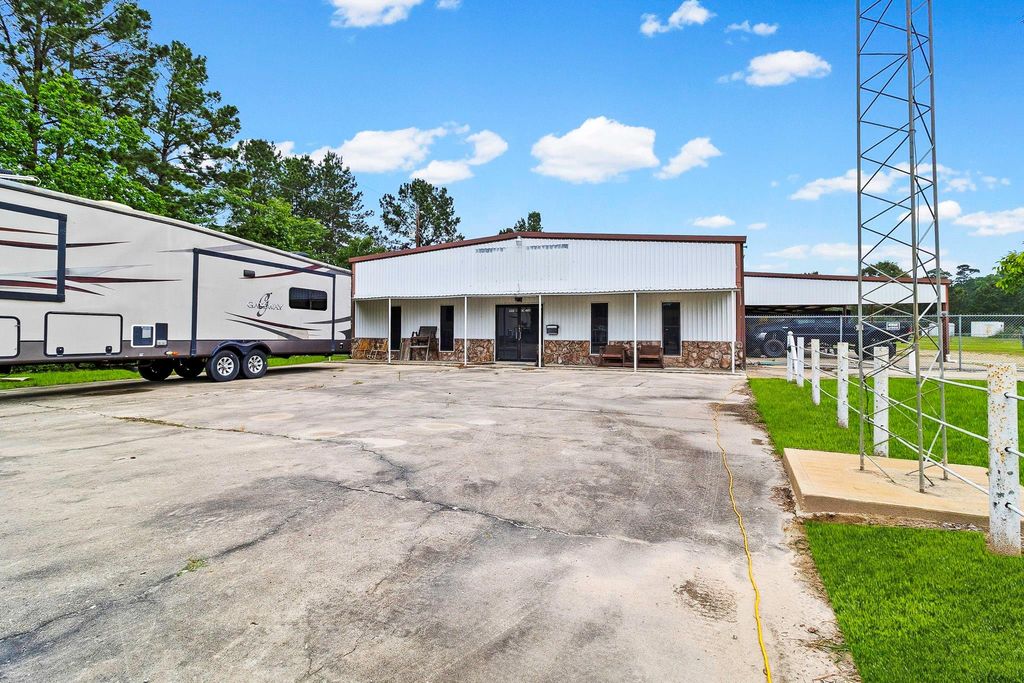 1994 N Fm 356, Onalaska, TX 77360