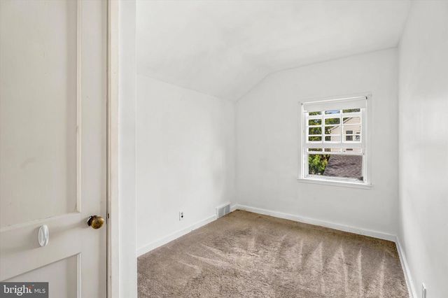 421 N WARMINSTER RD, Hatboro, PA 19040