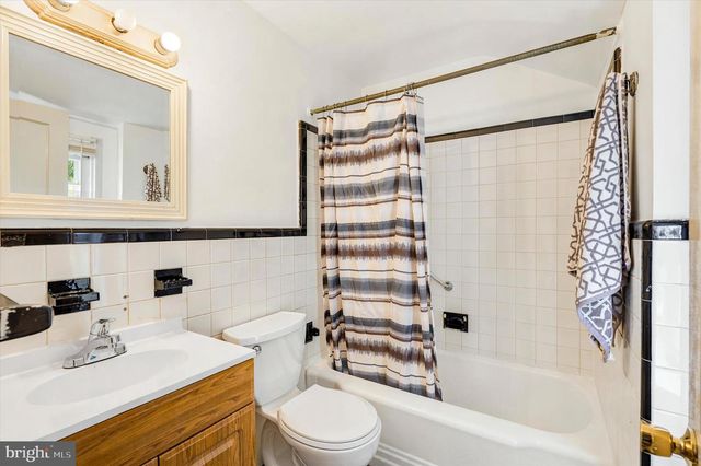 421 N WARMINSTER RD, Hatboro, PA 19040