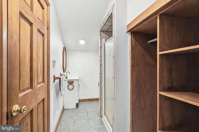421 N WARMINSTER RD, Hatboro, PA 19040