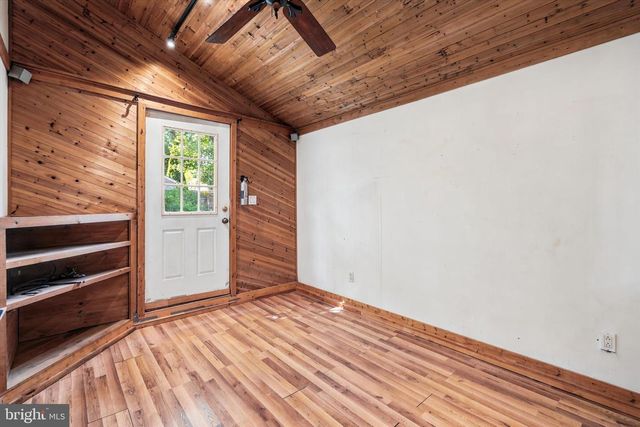 421 N WARMINSTER RD, Hatboro, PA 19040