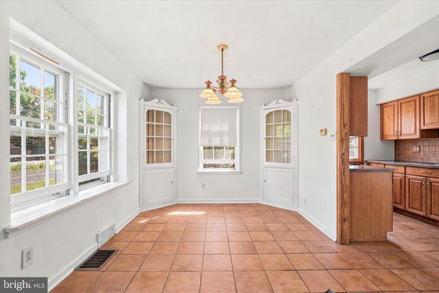 421 N WARMINSTER RD, Hatboro, PA 19040
