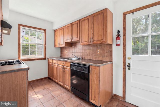421 N WARMINSTER RD, Hatboro, PA 19040