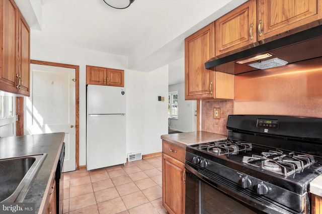 421 N WARMINSTER RD, Hatboro, PA 19040