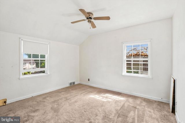 421 N WARMINSTER RD, Hatboro, PA 19040