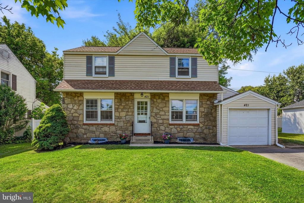 421 N WARMINSTER RD, Hatboro, PA 19040