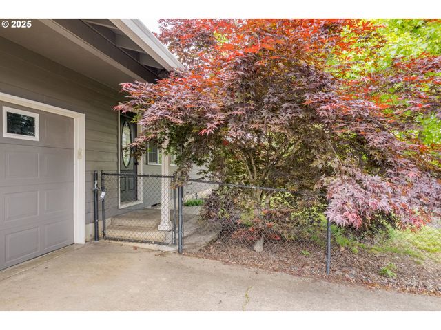 1310 W QUINALT St, Springfield, OR 97477