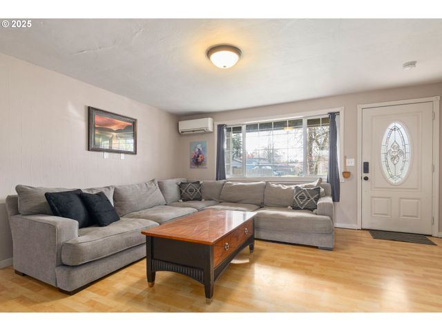 1310 W QUINALT St, Springfield, OR 97477