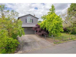 1310 W QUINALT St, Springfield, OR 97477