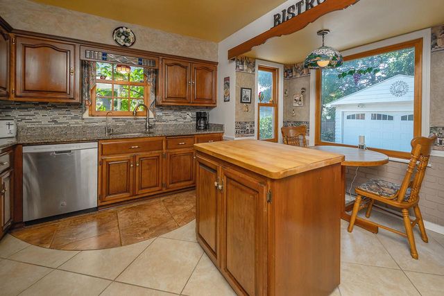 6041 N Santa Monica BOULEVARD, Whitefish Bay, WI 53217