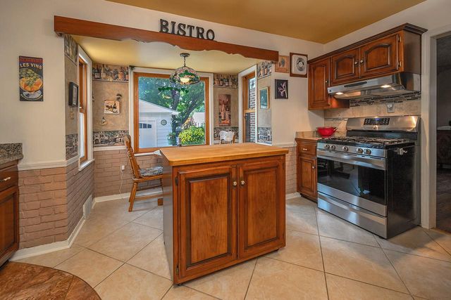 6041 N Santa Monica BOULEVARD, Whitefish Bay, WI 53217