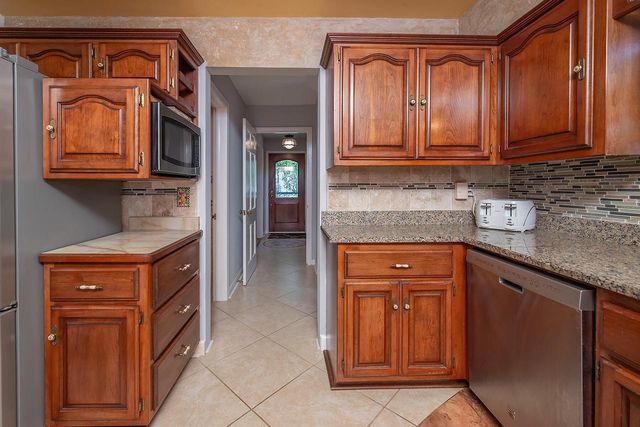 6041 N Santa Monica BOULEVARD, Whitefish Bay, WI 53217