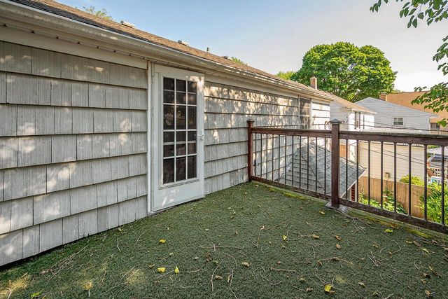 6041 N Santa Monica BOULEVARD, Whitefish Bay, WI 53217