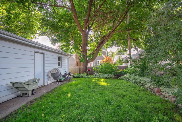 6041 N Santa Monica BOULEVARD, Whitefish Bay, WI 53217