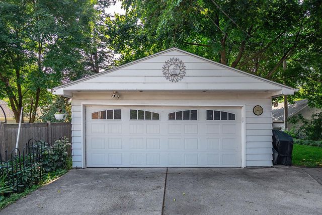 6041 N Santa Monica BOULEVARD, Whitefish Bay, WI 53217