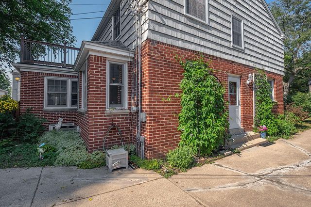 6041 N Santa Monica BOULEVARD, Whitefish Bay, WI 53217