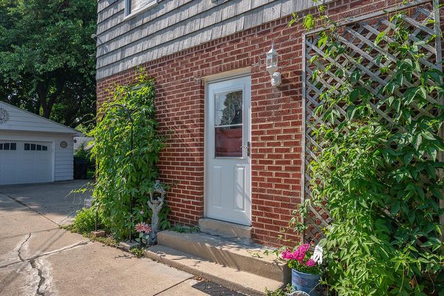 6041 N Santa Monica BOULEVARD, Whitefish Bay, WI 53217