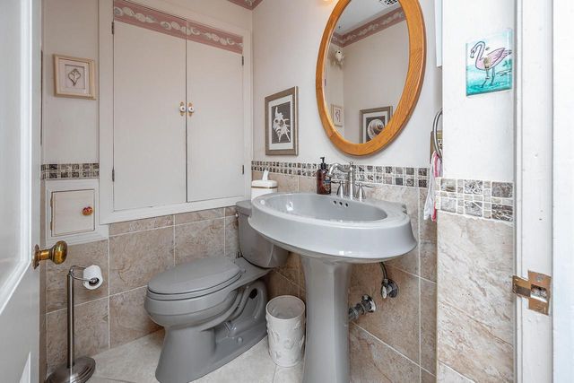 6041 N Santa Monica BOULEVARD, Whitefish Bay, WI 53217