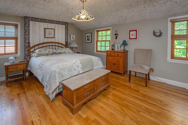 6041 N Santa Monica BOULEVARD, Whitefish Bay, WI 53217
