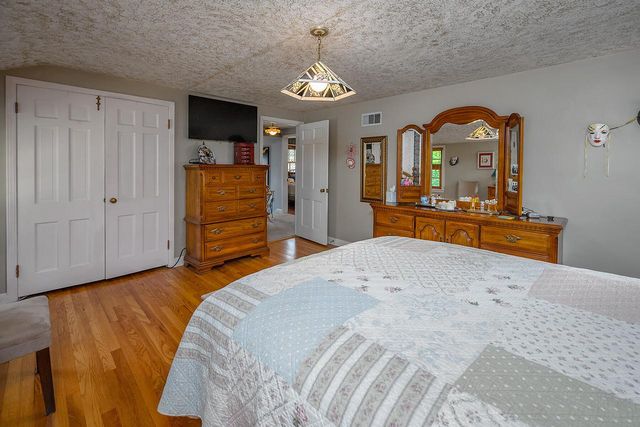 6041 N Santa Monica BOULEVARD, Whitefish Bay, WI 53217