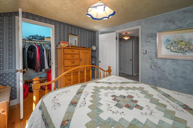 6041 N Santa Monica BOULEVARD, Whitefish Bay, WI 53217