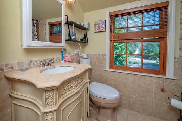 6041 N Santa Monica BOULEVARD, Whitefish Bay, WI 53217