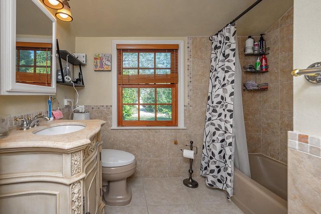 6041 N Santa Monica BOULEVARD, Whitefish Bay, WI 53217