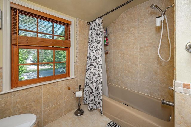 6041 N Santa Monica BOULEVARD, Whitefish Bay, WI 53217