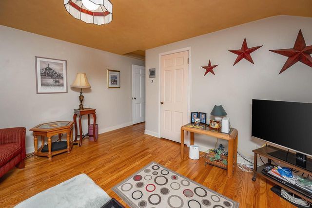 6041 N Santa Monica BOULEVARD, Whitefish Bay, WI 53217