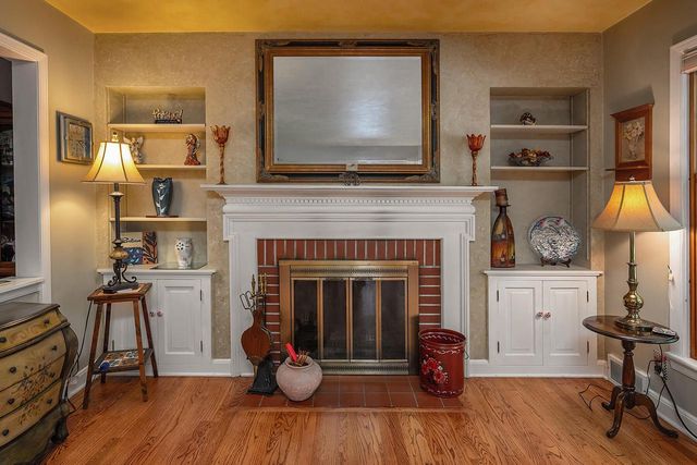 6041 N Santa Monica BOULEVARD, Whitefish Bay, WI 53217