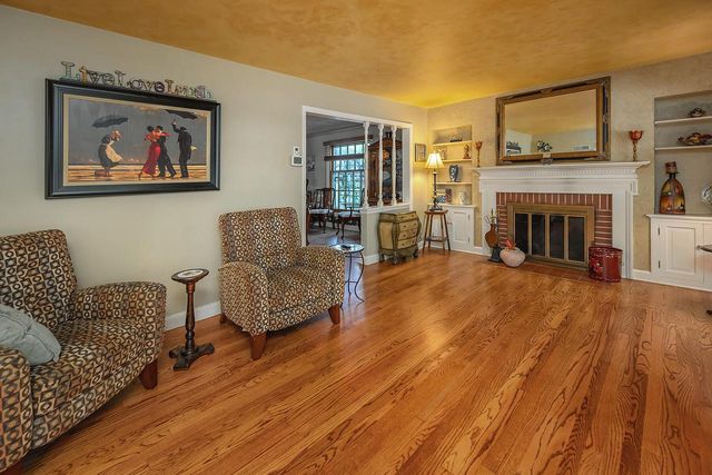 6041 N Santa Monica BOULEVARD, Whitefish Bay, WI 53217